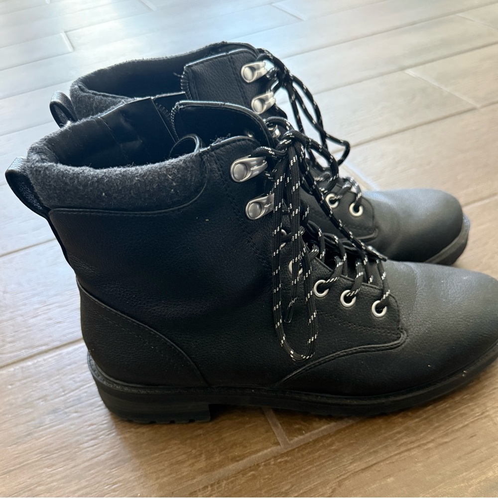 Black Women's Lace-Up Boots